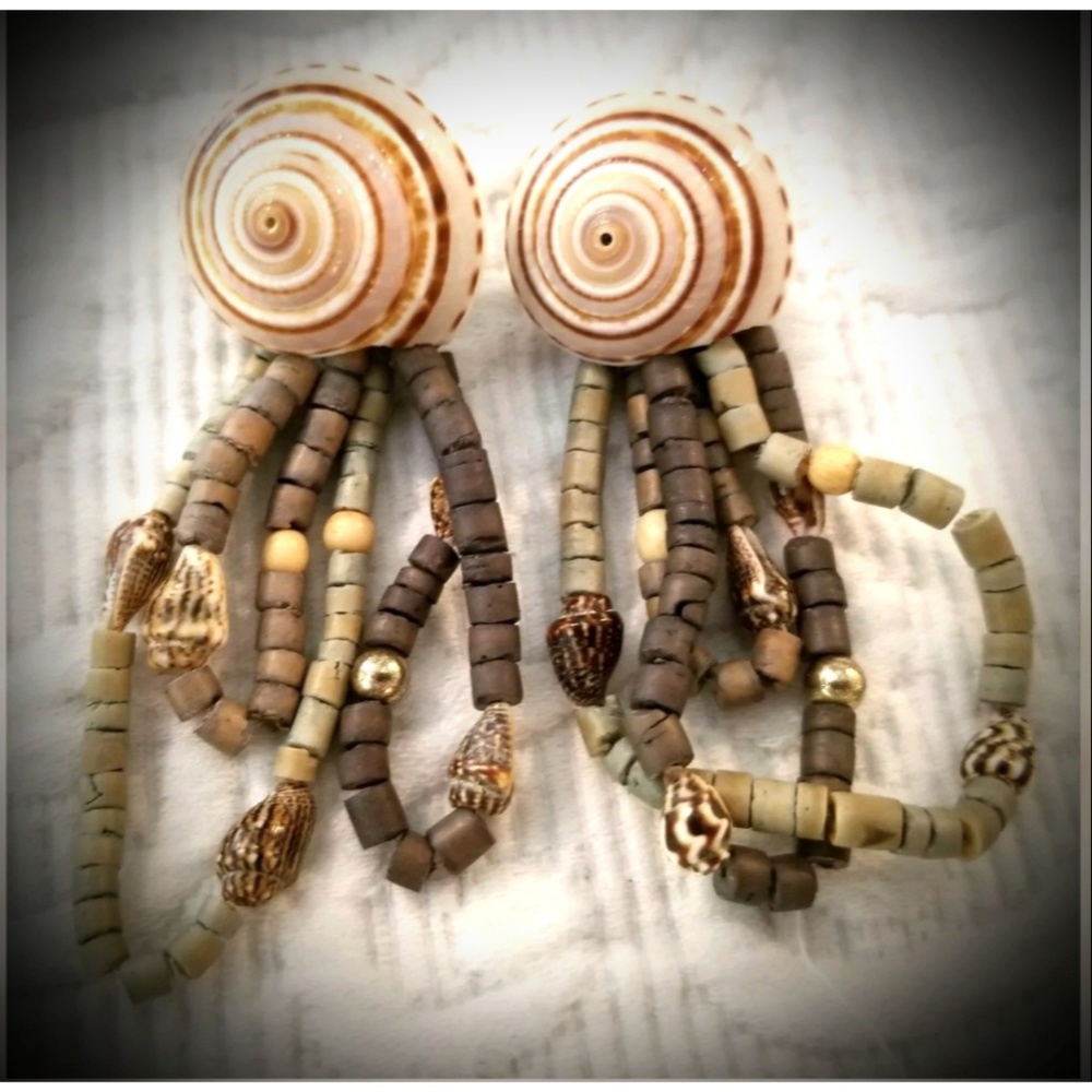 Seashell Dangle Earrings Tiny Shells Lightweight - image 1